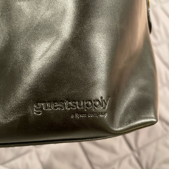 NWT Toiletry case - Picture 8 of 11